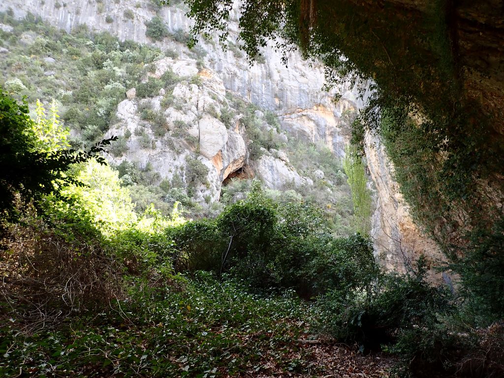 La Cueva Artica vista desde la Cueva de la Columna La Cueva de la Columna