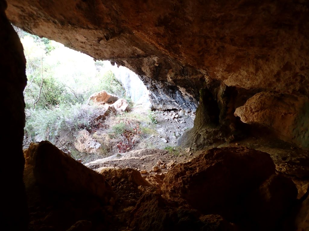 La Cueva de la Columna La Cueva de la Columna