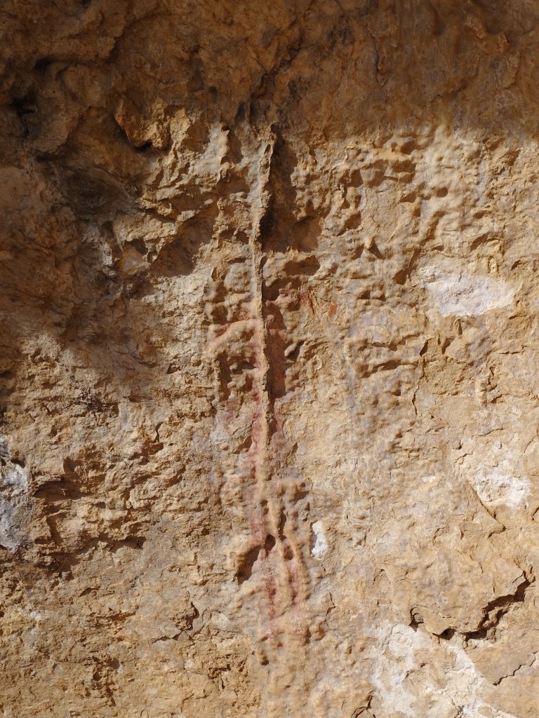 Pintura rupestre de una figura humanoide El Abrigo de Quizans