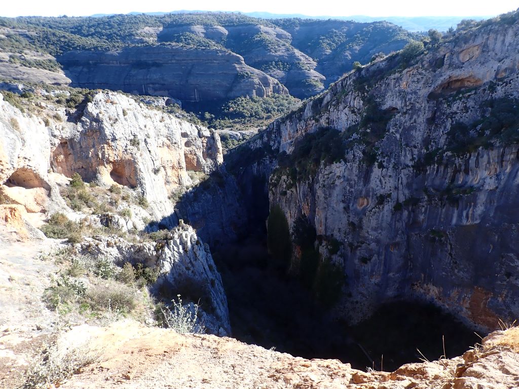 Vistas a la vertiente opuesta La Cueva Palomera