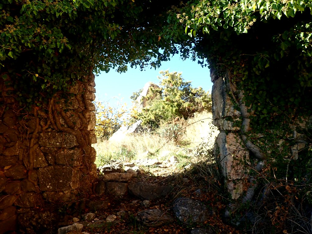 La entrada al recinto El Abrigo de Quizans